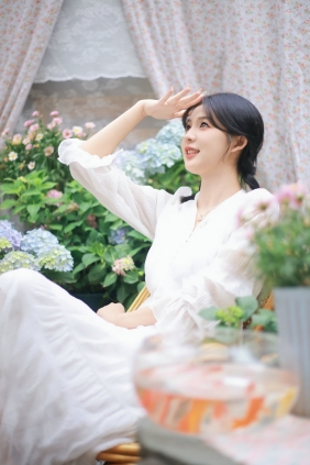 [YITUYU]艺图语 2025.08.01 院子里的金鱼 静子子 [13P-221MB]