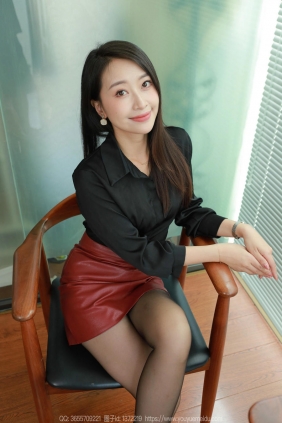IESS异思趣向 - 模特：小婕《红棕丽人》[87P-82MB]