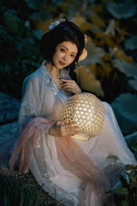 [YITUYU]艺图语 2025.08.07 SONY A7C2直出人像 走丢的-小倩 [14P-94MB]