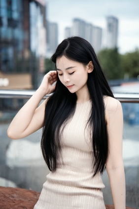 [YITUYU]艺图语 2025.06.02 城市街拍 小颖 [16P-242MB]