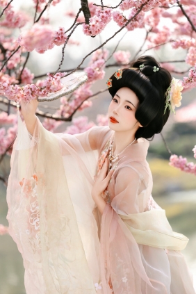 [YITUYU]艺图语 2025.08.13 樱花梦 沸腾的米粥 [23P-361MB]