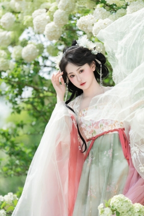 [YITUYU]艺图语 2025.04.18 洁白绣球 湫一只岁岁 [33P-832MB]