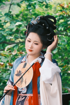 [YITUYU]艺图语 2025.09.20 宋仕女汉服 [11P-203MB]