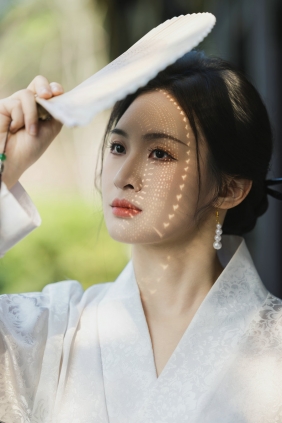 [YITUYU]艺图语 2025.08.30 光与影 Rain [21P-345MB]