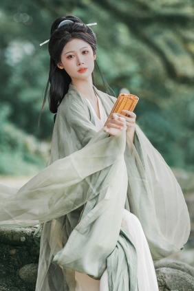 [YITUYU]艺图语 2025.10.07 魏晋风人像拍摄-榕水谣 夏煦 [21P-247MB]