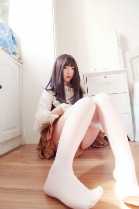 二次元美女古川kagura - 蕾丝长筒吊带丝袜 [38P-134MB]