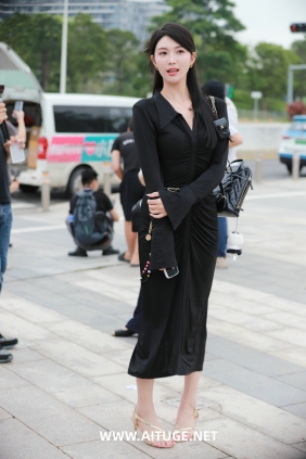 精选街拍视频 No.9967 黑色长裙 [172P-1.07GB]