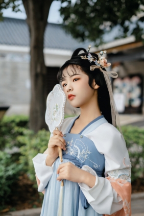 [YITUYU]艺图语 2025.08.11 穿汉服的小女孩 丹丹 [16P517MB]