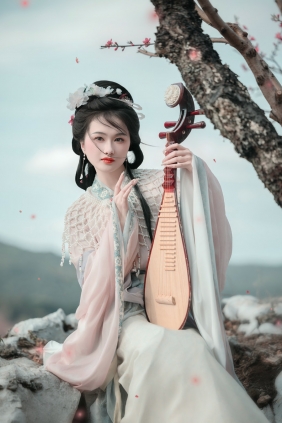 [YITUYU]艺图语 2025.04.16 桃花醉 大歪歪哥 [44P-830MB]