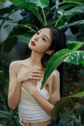 [YITUYU]艺图语 2025.09.16 芭蕉叶下的邂逅 蝴蝶 [25P-561MB]