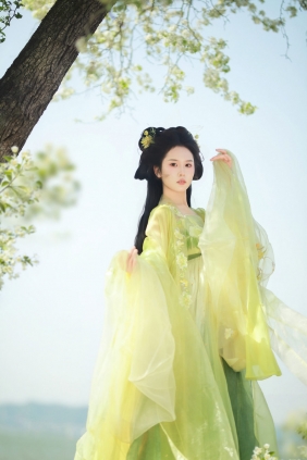 [YITUYU]艺图语 2025.08.08 梨花开 憨憨婷… [27P-34MB]