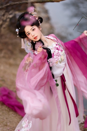 [YITUYU]艺图语 2025.07.01 芍药 小杜同学 [33P-565MB]