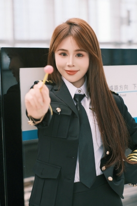 [YITUYU]艺图语 2025.05.23 地铁站随拍 泡芙小方 [20P-437MB]