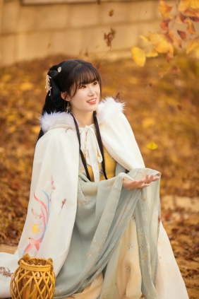 [YITUYU]艺图语 2025.10.14 秋意汉服，古韵风华 曲奇 [18P-299MB]