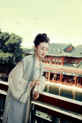 [YITUYU]艺图语 2025.08.07 天青色灯烟雨 寂月 [27P-335MB]