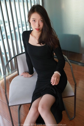 IESS异思趣向 - 模特：小九《包臀黑裙》[89P-72MB]
